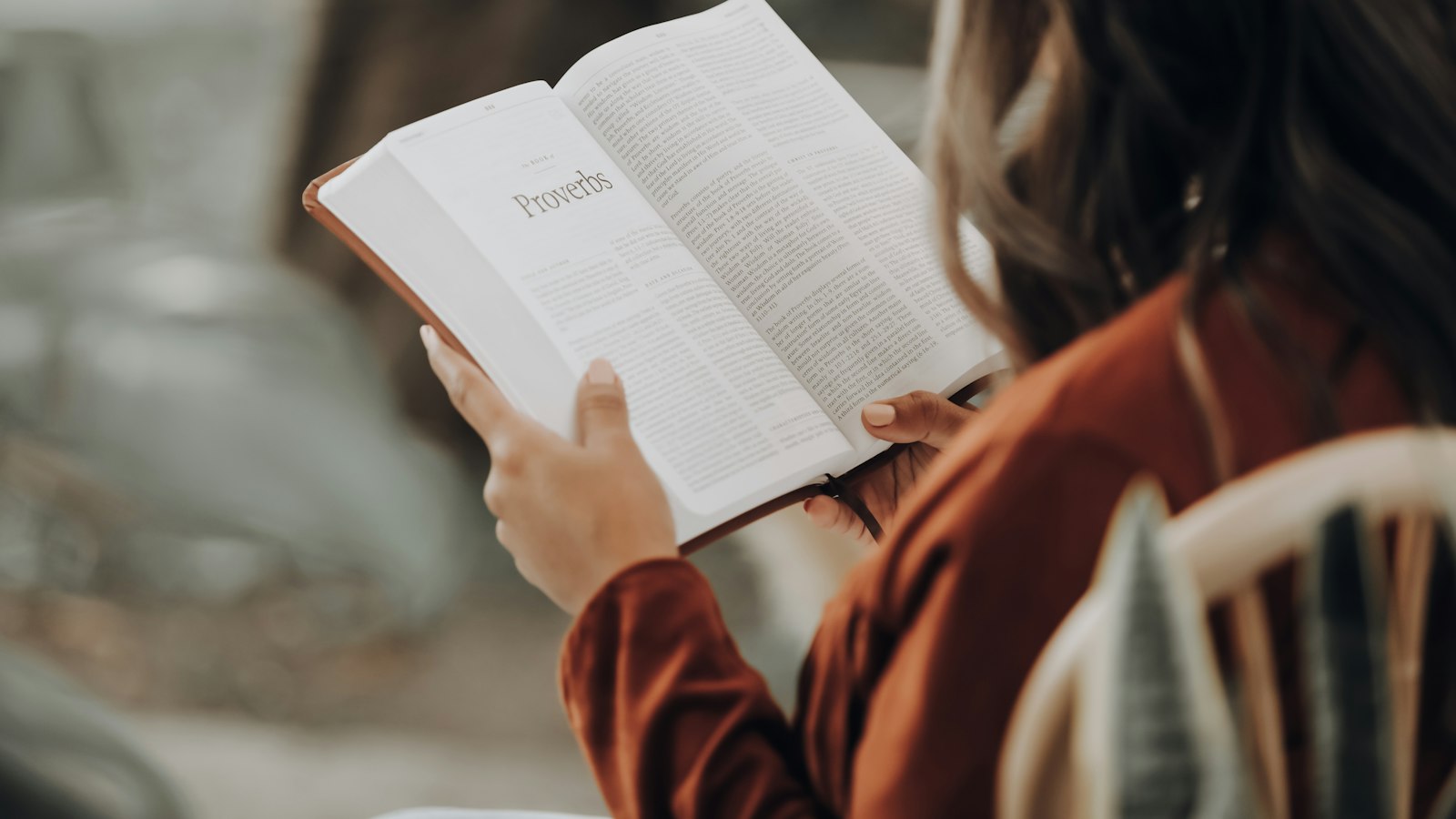 Enfant en train de lire