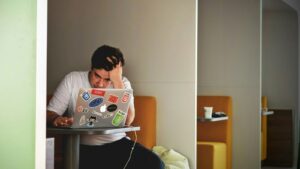 Étudiant stressé