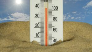 Thermomètre indiquant une forte chaleur