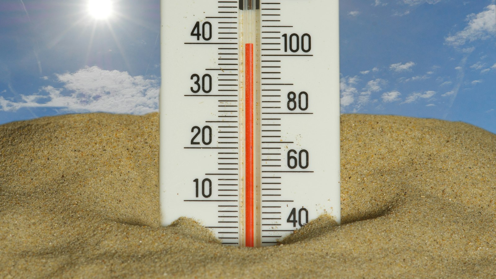 Thermomètre indiquant une forte chaleur