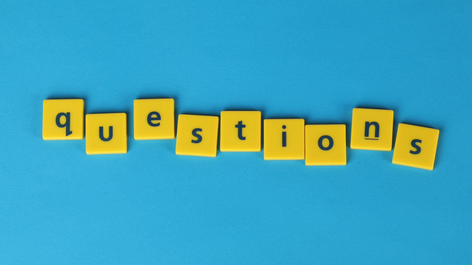 Lettres formant le mot « questions »