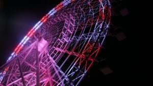 Grande roue de foire illuminée la nuit