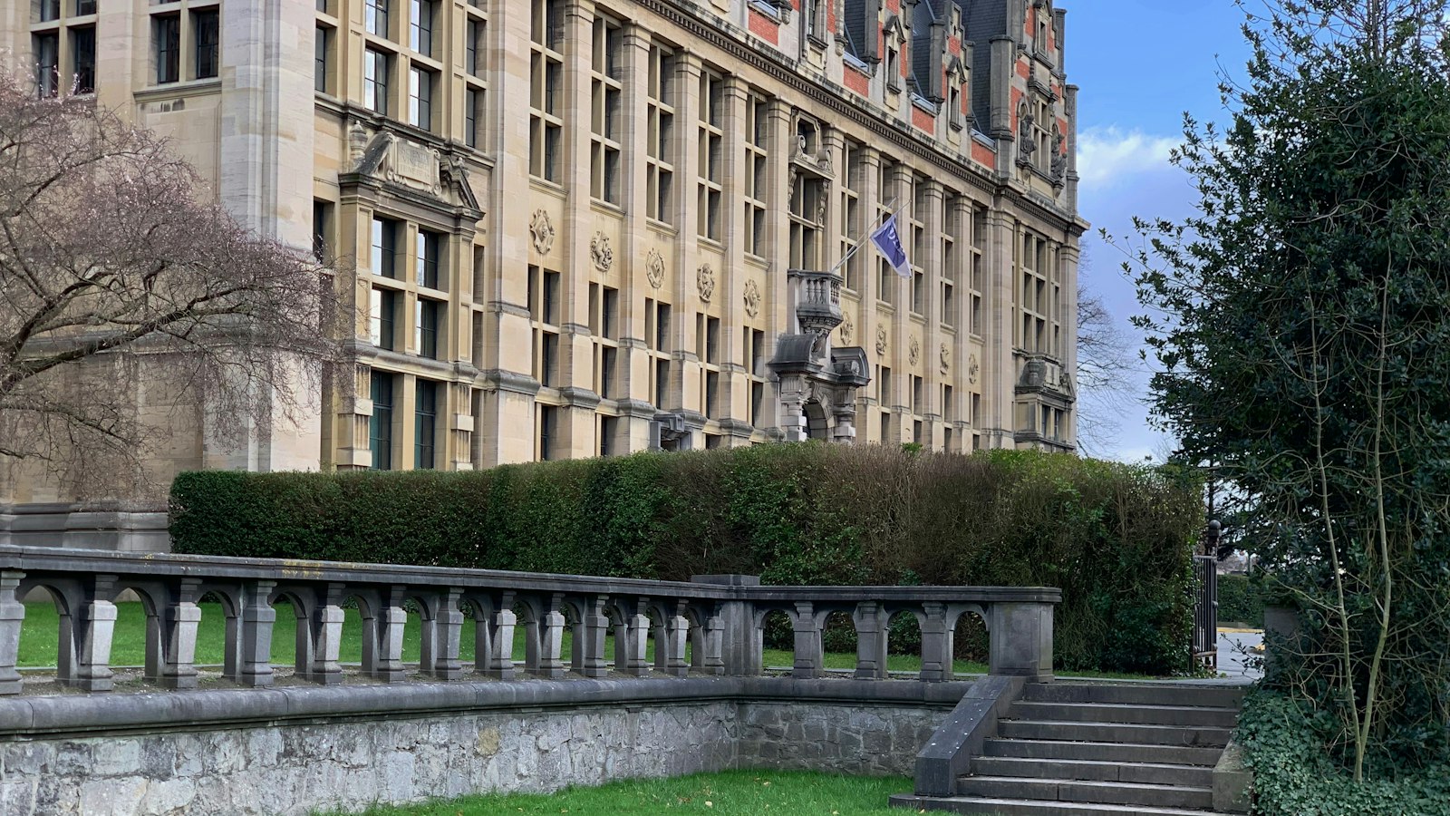 Bâtiment principal de l’Université libre de Bruxelles sur le campus du Solbosch