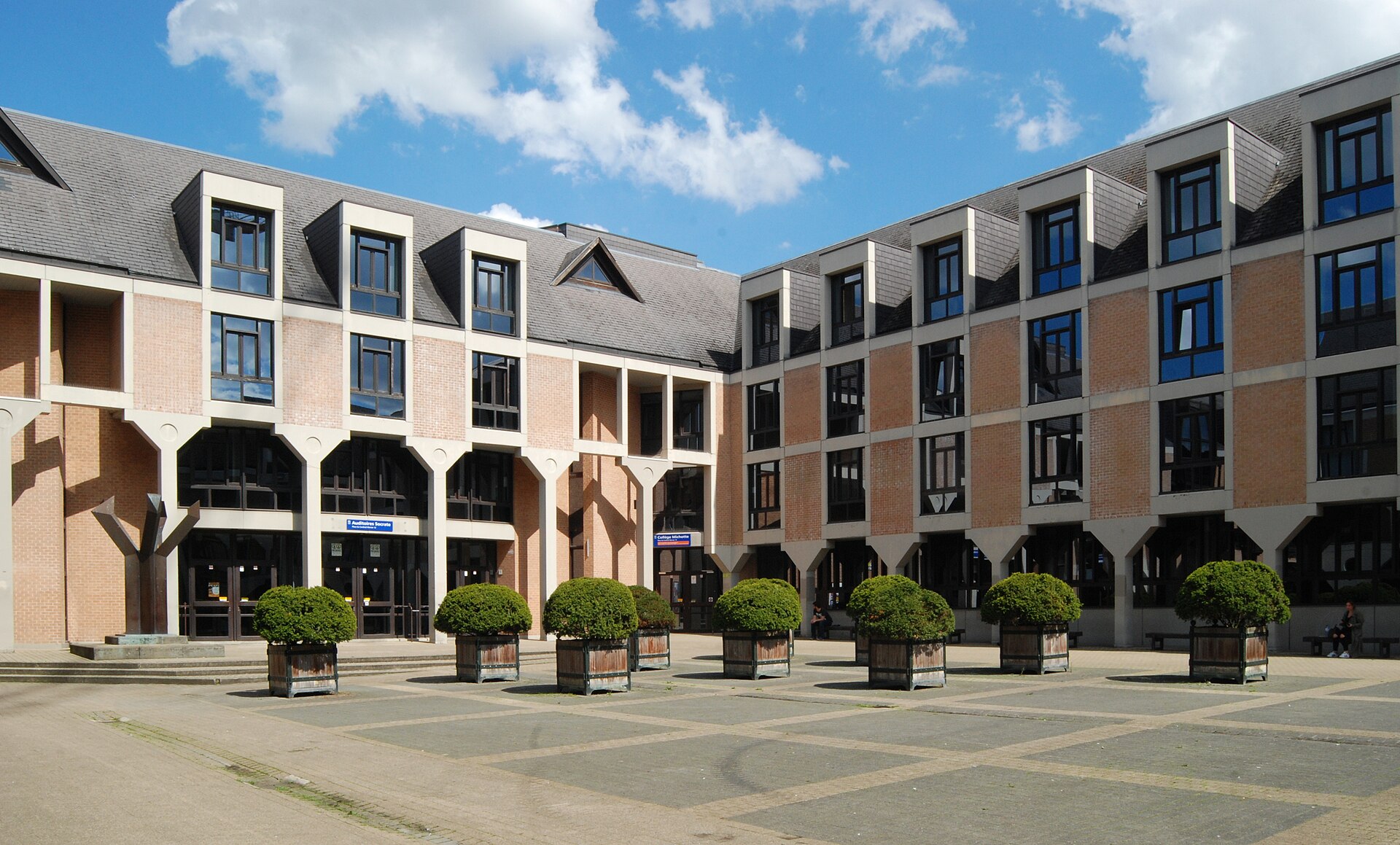 Louvain-la-Neuve, place Cardinal Mercier